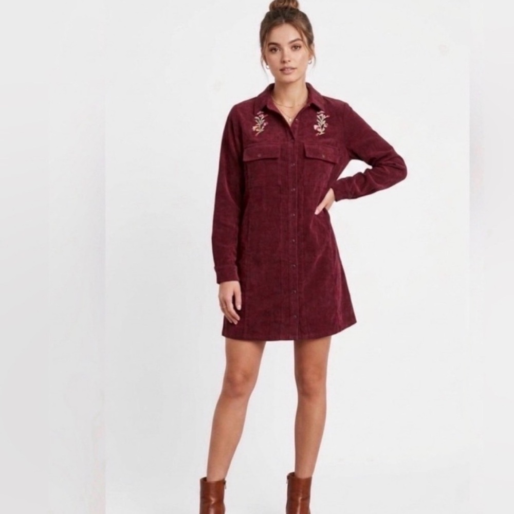 Native Youth Burgundy Corduroy
Shirt Dress w/ Appliquéd Embellishment-MED- EUC